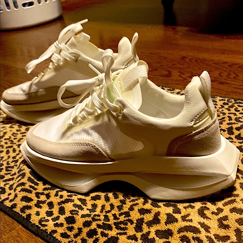 MNG- NWT Cream and White Sneakers with Breathable Mesh with a FREE gift 🎁 - Picture 5 of 15